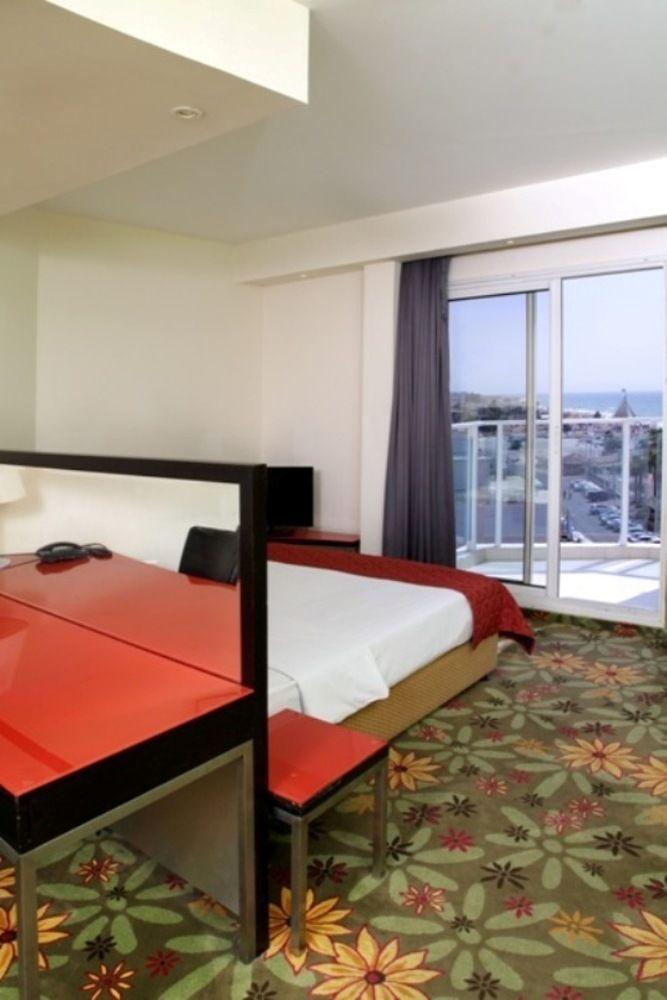 Rimonim Madison Hotel Naharia Buitenkant foto