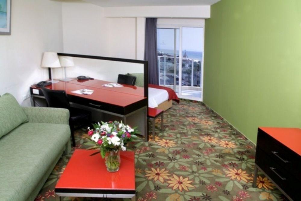 Rimonim Madison Hotel Naharia Buitenkant foto