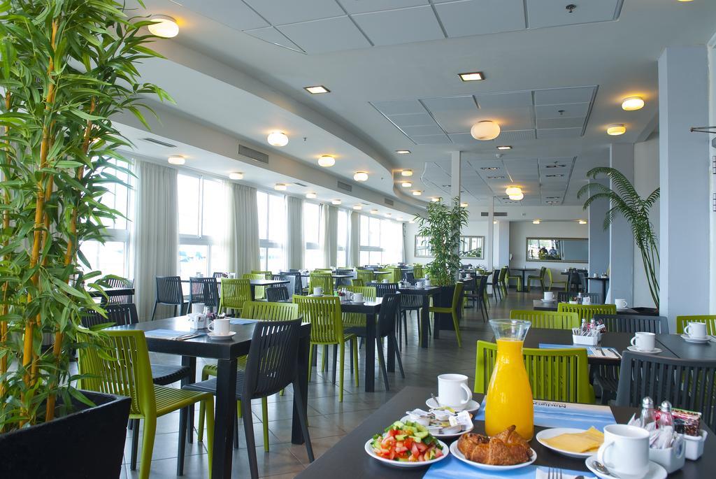 Rimonim Madison Hotel Naharia Buitenkant foto