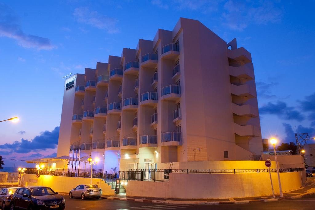Rimonim Madison Hotel Naharia Buitenkant foto